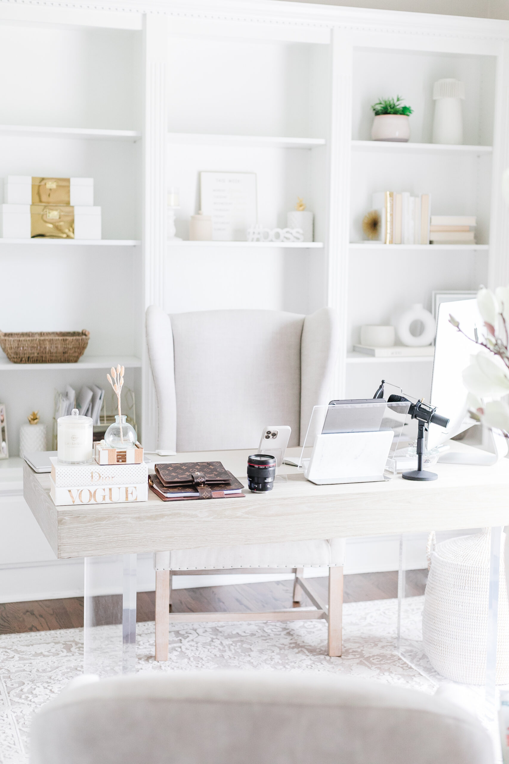 minimalist home office setup
